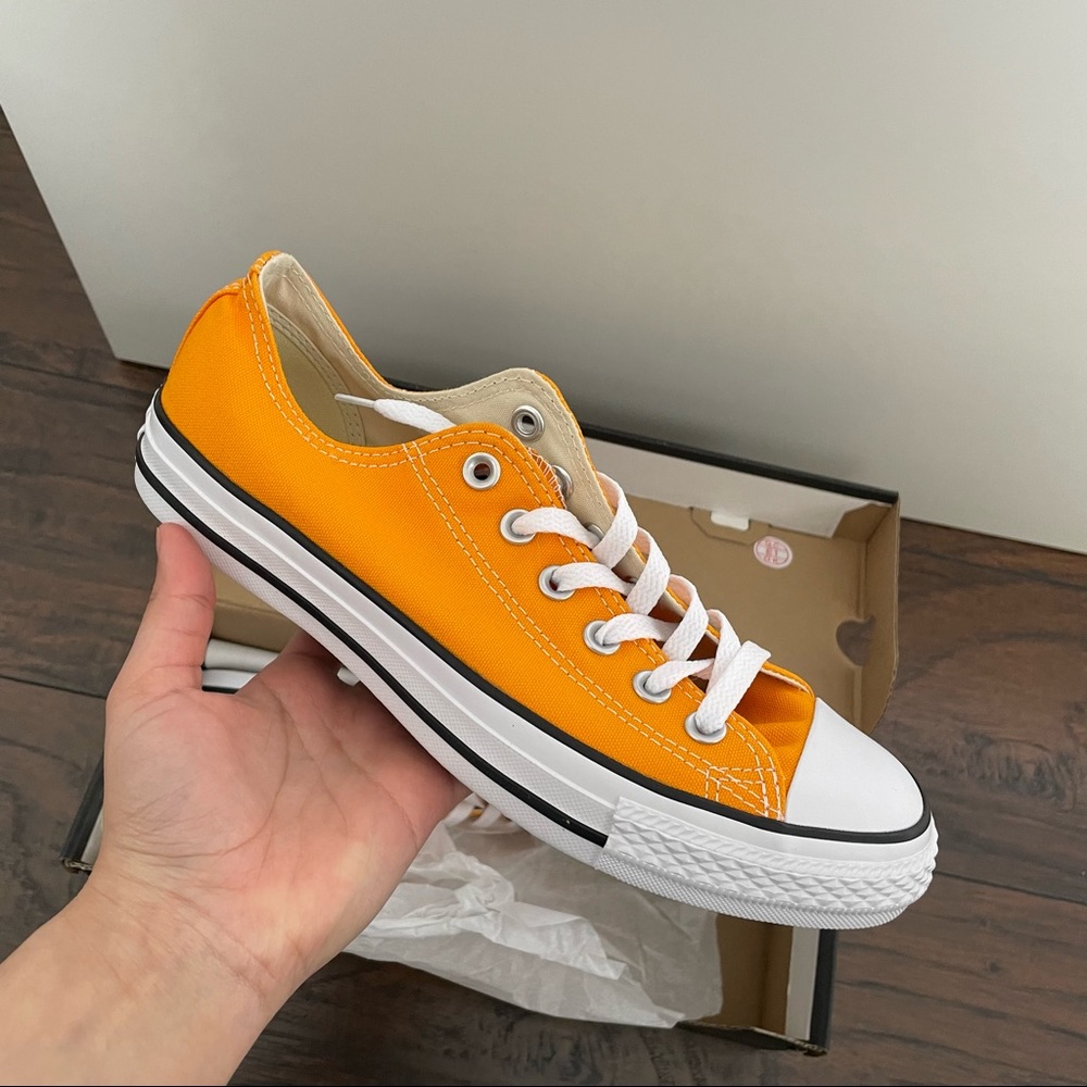 Yellow/Orange Converse - Women 8 | Men 6